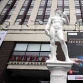 Estatua de David desnudo en San Petersburgo se vestirá debido a las quejas de un residente local