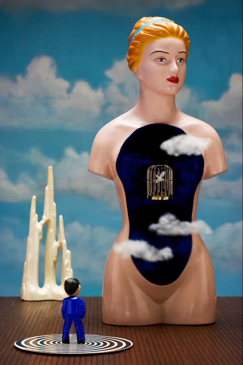 Este artista está reinterpretando historias pasadas donde las mujeres reclaman su poder a través de estas 12 miniaturas escenificadas