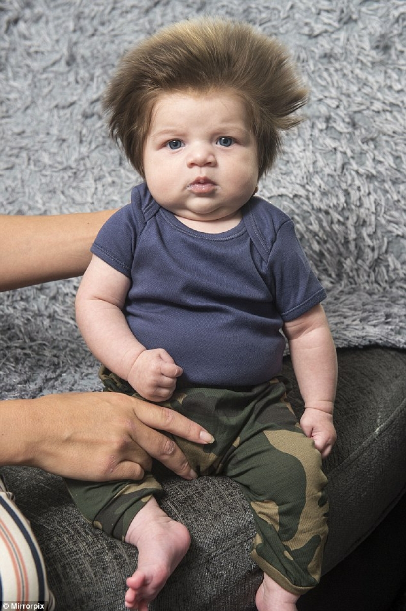 Este bebé de 2 meses ya presume de una cabellera increíble