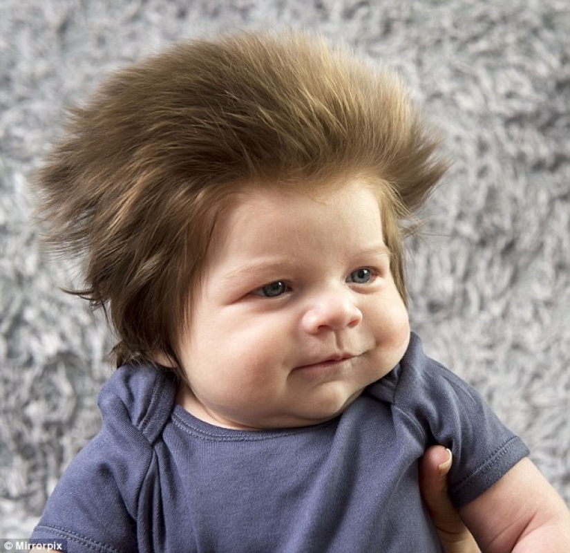 Este bebé de 2 meses ya presume de una cabellera increíble