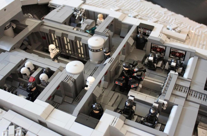 Este hombre construyó una nave espacial de Star Wars con Lego