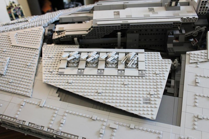 Este hombre construyó una nave espacial de Star Wars con Lego