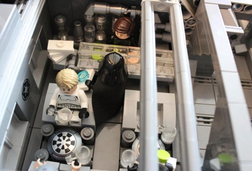 Este hombre construyó una nave espacial de Star Wars con Lego