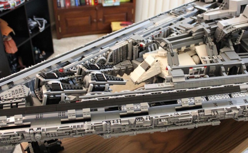 Este hombre construyó una nave espacial de Star Wars con Lego