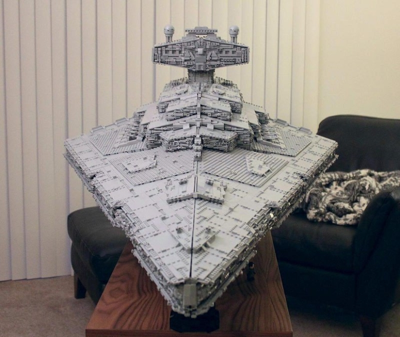 Este hombre construyó una nave espacial de Star Wars con Lego