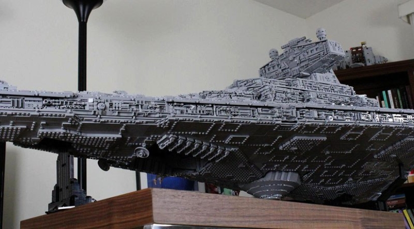 Este hombre construyó una nave espacial de Star Wars con Lego