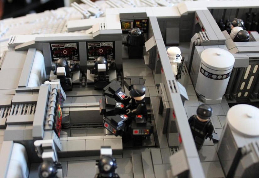 Este hombre construyó una nave espacial de Star Wars con Lego