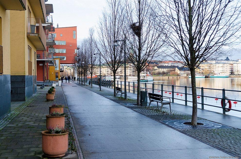 Estocolmo. Hammarby Sjöstad: un barrio ecológico en el sitio de una zona industrial abandonada Estocolmo. Hammarby Sjöstad: un barrio ecológico en el sitio de una zona industrial abandonada