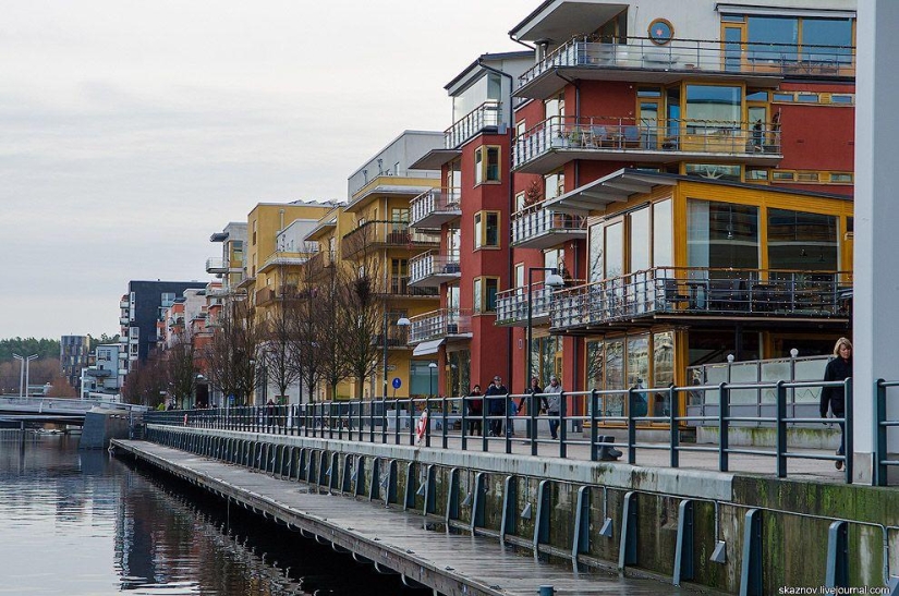 Estocolmo. Hammarby Sjöstad: un barrio ecológico en el sitio de una zona industrial abandonada Estocolmo. Hammarby Sjöstad: un barrio ecológico en el sitio de una zona industrial abandonada