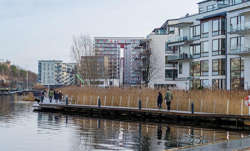 Estocolmo. Hammarby Sjöstad: un barrio ecológico en el sitio de una zona industrial abandonada Estocolmo. Hammarby Sjöstad: un barrio ecológico en el sitio de una zona industrial abandonada
