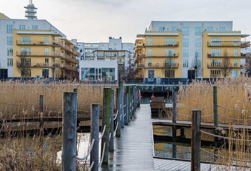 Estocolmo. Hammarby Sjöstad: un barrio ecológico en el sitio de una zona industrial abandonada Estocolmo. Hammarby Sjöstad: un barrio ecológico en el sitio de una zona industrial abandonada