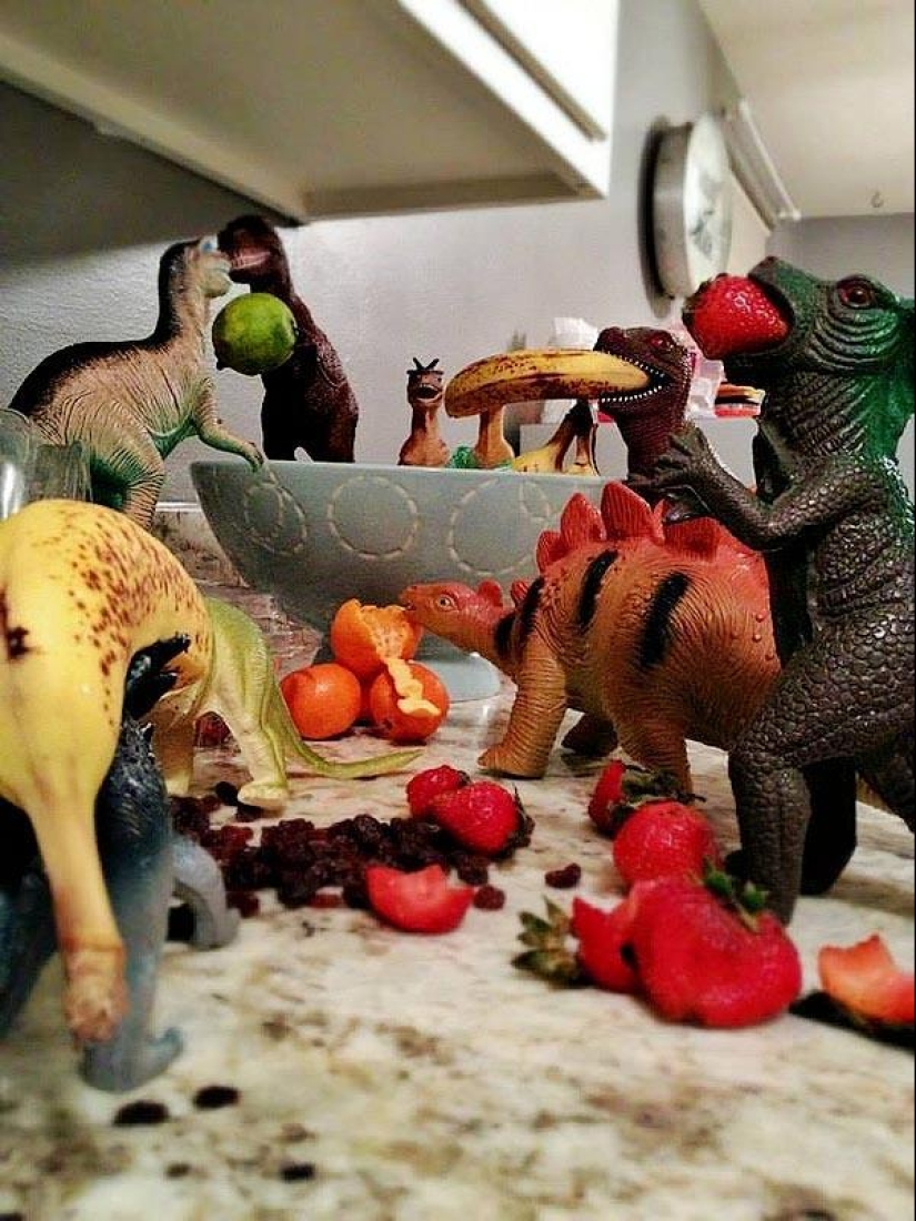 Every night dinosaurs have a row