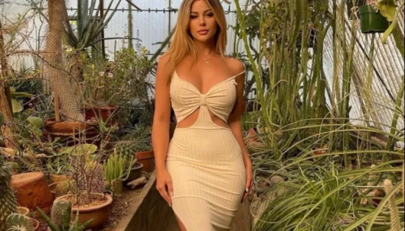 Everyone dreams of her figure: model from Canada - Mercedes Blanche