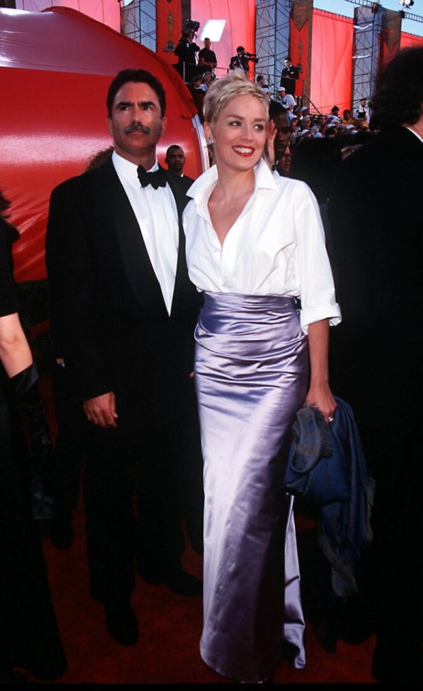 Everything ingenious is simple: 7 celebrities who appeared on the red carpet in basic things and did not fail