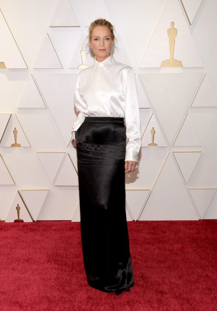 Everything ingenious is simple: 7 celebrities who appeared on the red carpet in basic things and did not fail
