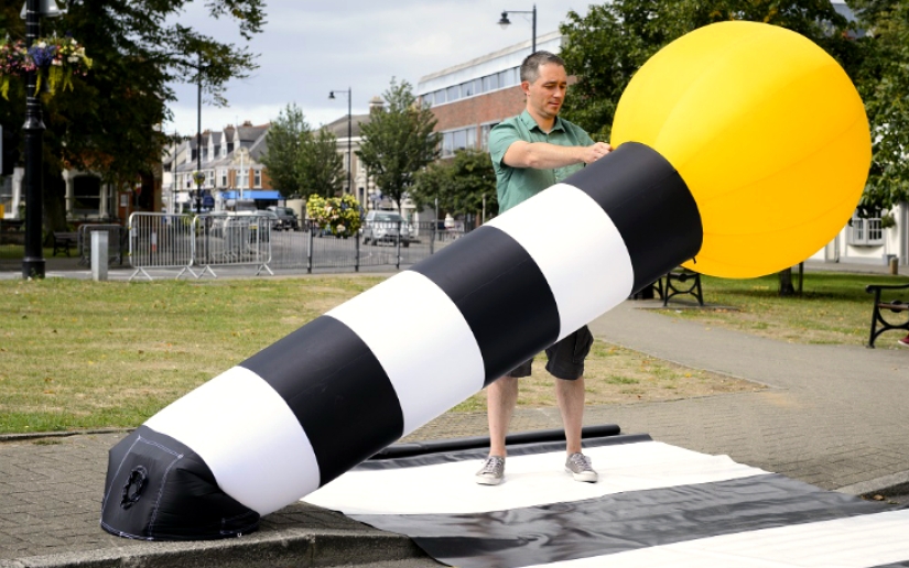 Everywhere we have a road: the Briton invented a portable &quot;zebra&quot;