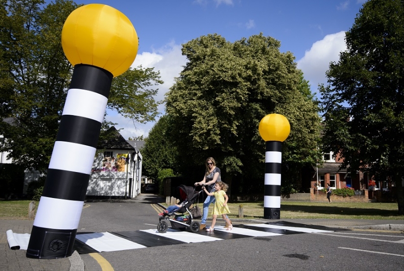 Everywhere we have a road: the Briton invented a portable &quot;zebra&quot;