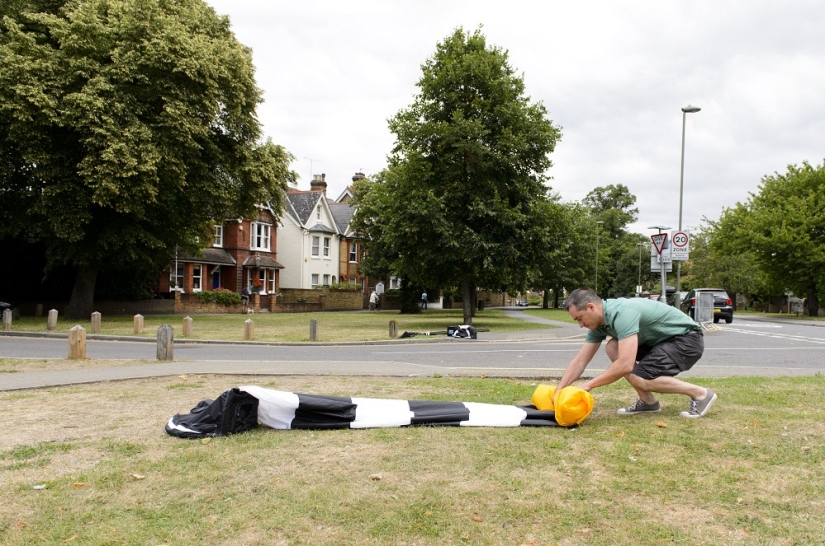 Everywhere we have a road: the Briton invented a portable &quot;zebra&quot;