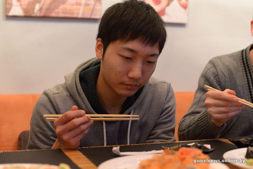 Experiment: a real Japanese tried real Gomel sushi