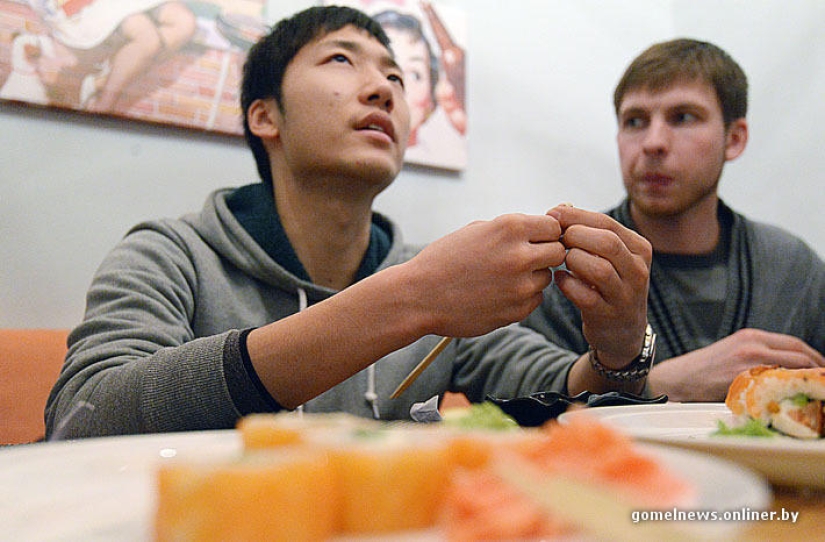 Experiment: a real Japanese tried real Gomel sushi