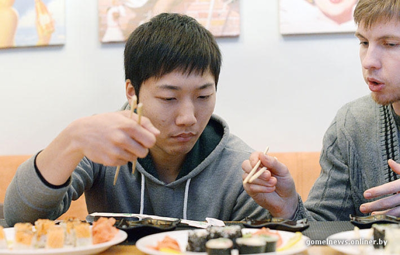 Experiment: a real Japanese tried real Gomel sushi