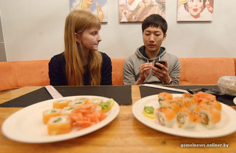 Experimento: un verdadero japonés probó el verdadero sushi Gomel