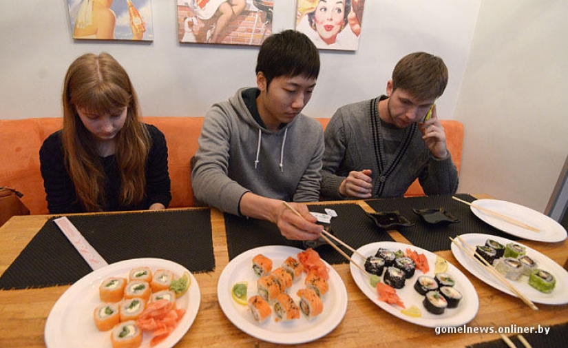 Experimento: un verdadero japonés probó el verdadero sushi Gomel