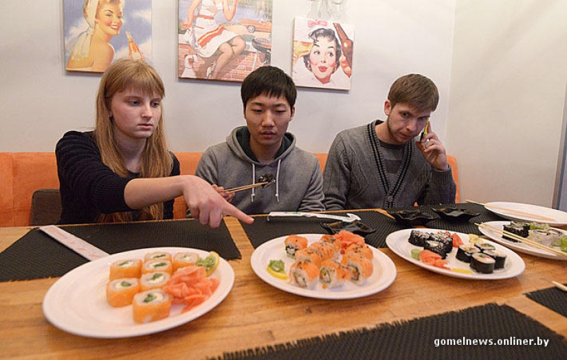 Experimento: un verdadero japonés probó el verdadero sushi Gomel