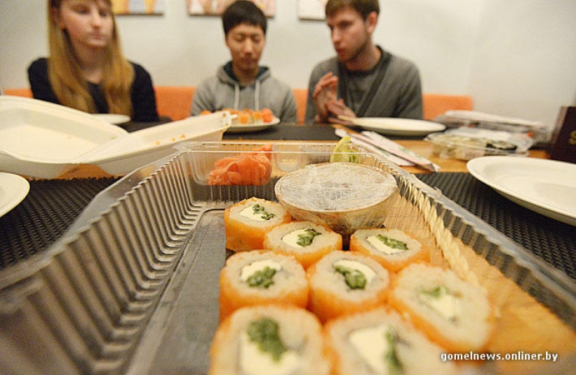 Experimento: un verdadero japonés probó el verdadero sushi Gomel