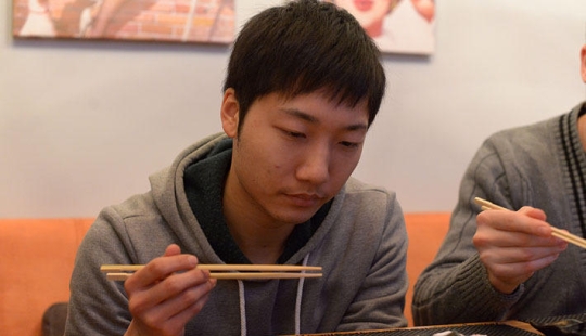 Experimento: un verdadero japonés probó el verdadero sushi Gomel