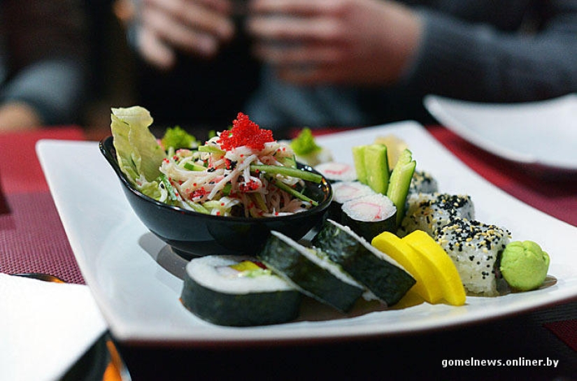 Experimento: un verdadero japonés probó el verdadero sushi Gomel