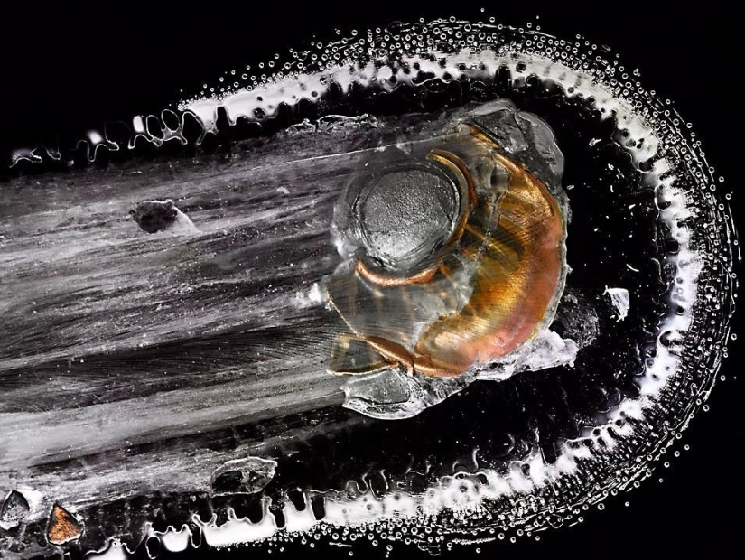 Explosión de galaxias: cómo una bala rompe el vidrio orgánico