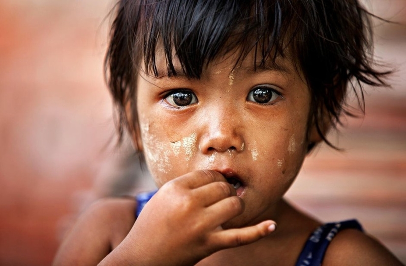 Expressive and colorful portraits from different parts of the world Expressive and colorful portraits from different parts of the world