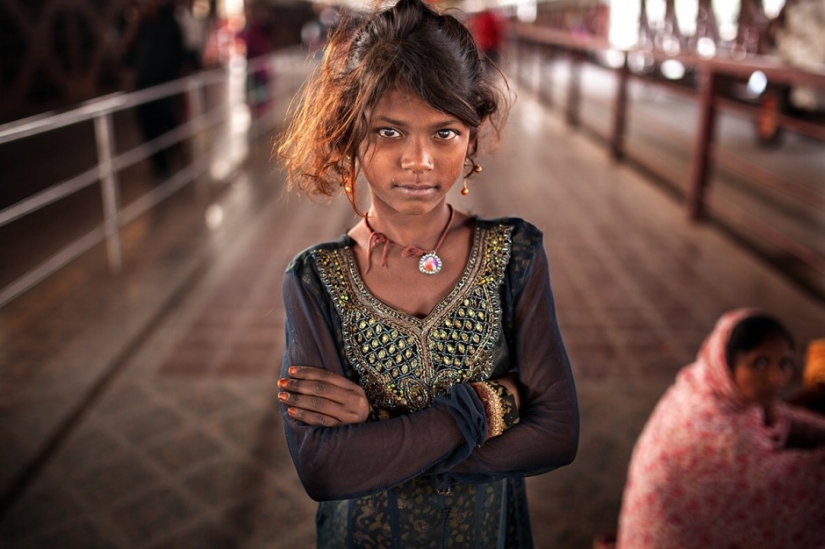 Expressive and colorful portraits from different parts of the world Expressive and colorful portraits from different parts of the world