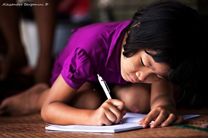 Expressive and colorful portraits from different parts of the world Expressive and colorful portraits from different parts of the world