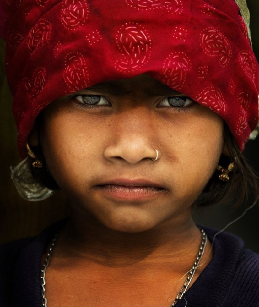 Expressive and colorful portraits from different parts of the world Expressive and colorful portraits from different parts of the world