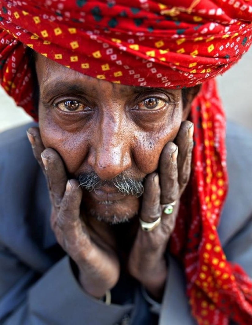 Expressive and colorful portraits from different parts of the world Expressive and colorful portraits from different parts of the world