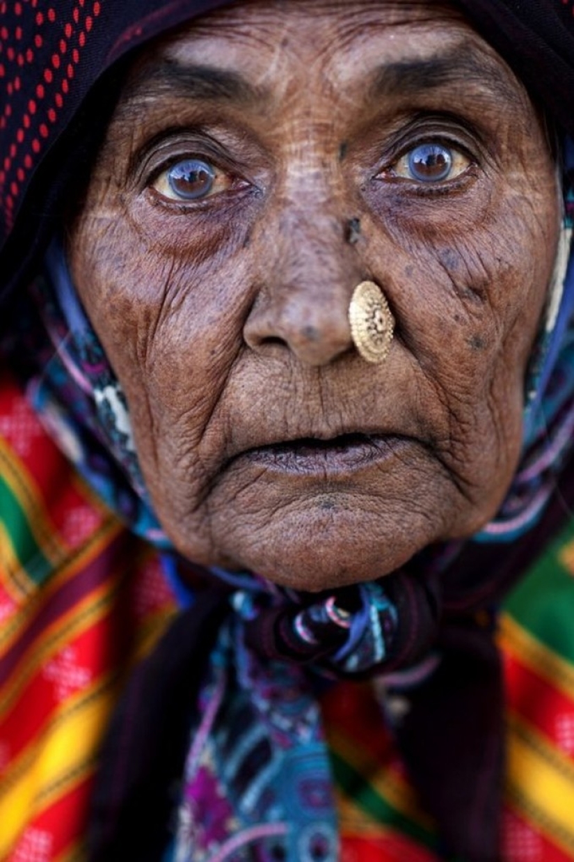 Expressive and colorful portraits from different parts of the world Expressive and colorful portraits from different parts of the world