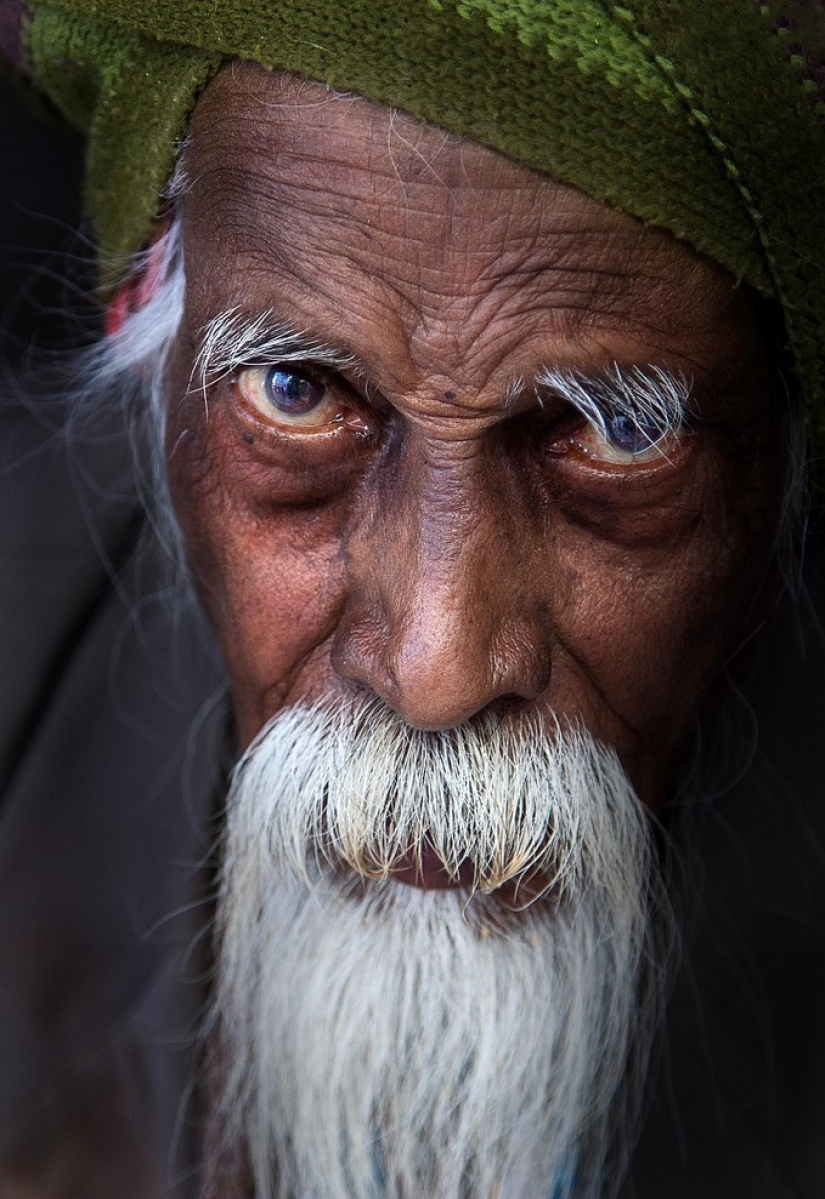 Expressive and colorful portraits from different parts of the world Expressive and colorful portraits from different parts of the world