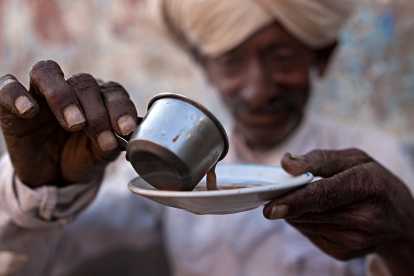 Expressive and colorful portraits from different parts of the world Expressive and colorful portraits from different parts of the world