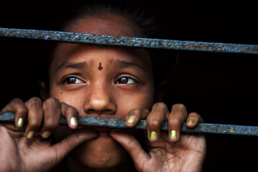 Expressive and colorful portraits from different parts of the world Expressive and colorful portraits from different parts of the world