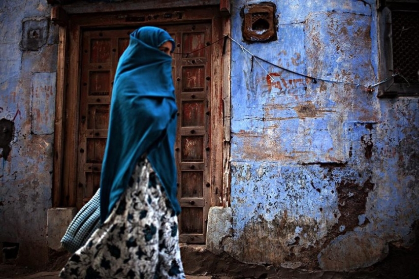 Expressive and colorful portraits from different parts of the world Expressive and colorful portraits from different parts of the world