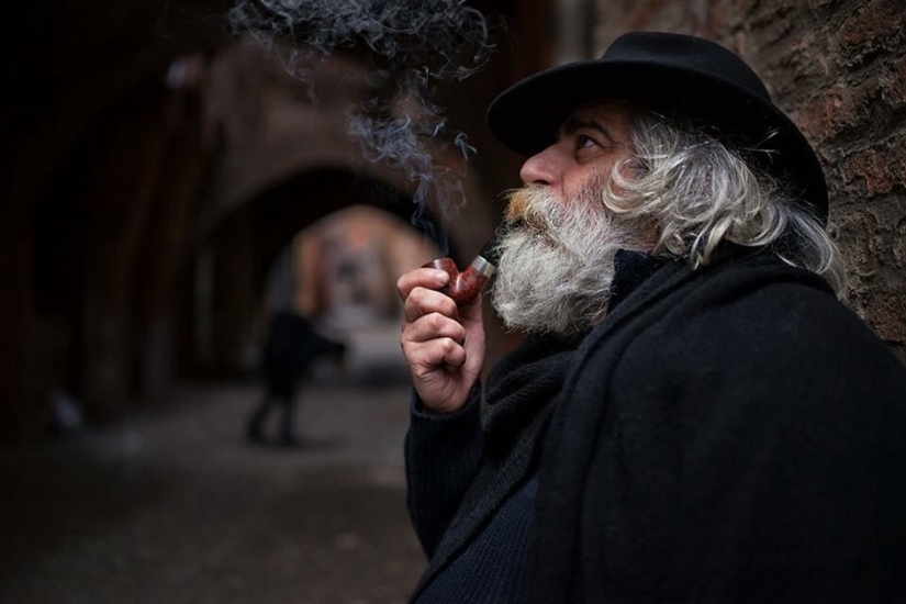 Expressive and colorful portraits from different parts of the world Expressive and colorful portraits from different parts of the world