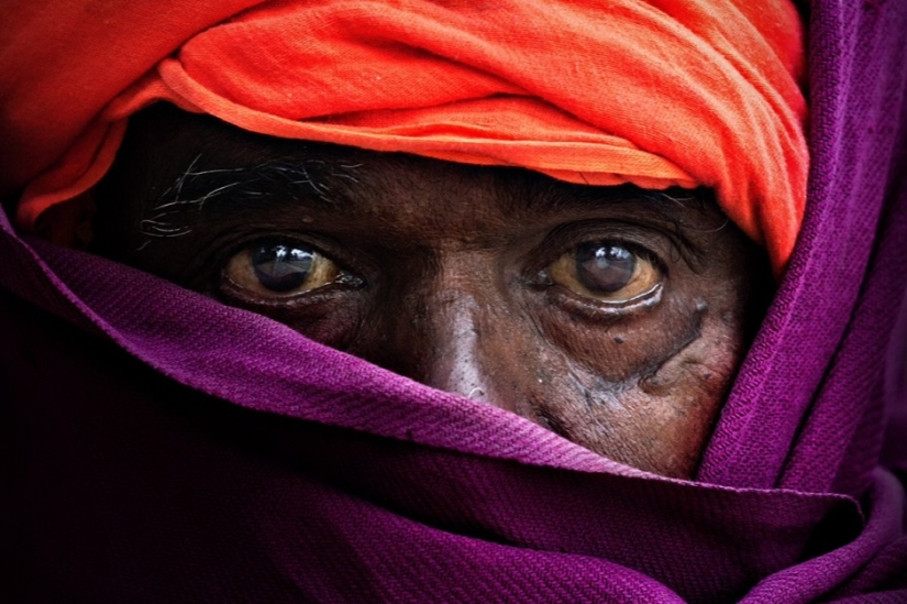 Expressive and colorful portraits from different parts of the world Expressive and colorful portraits from different parts of the world