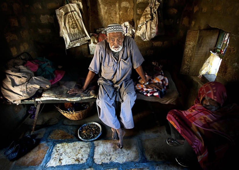 Expressive and colorful portraits from different parts of the world Expressive and colorful portraits from different parts of the world