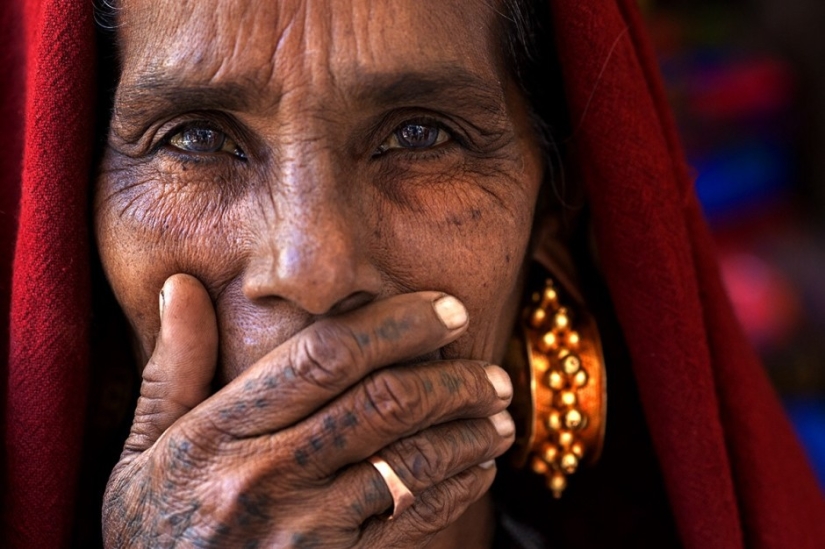 Expressive and colorful portraits from different parts of the world Expressive and colorful portraits from different parts of the world