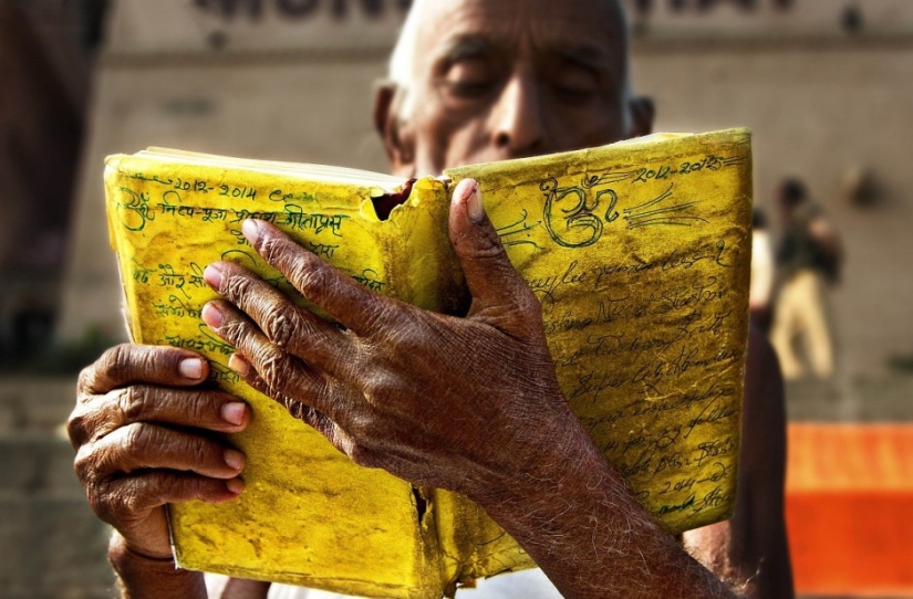 Expressive and colorful portraits from different parts of the world Expressive and colorful portraits from different parts of the world