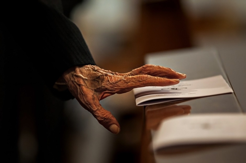 Expressive and colorful portraits from different parts of the world Expressive and colorful portraits from different parts of the world