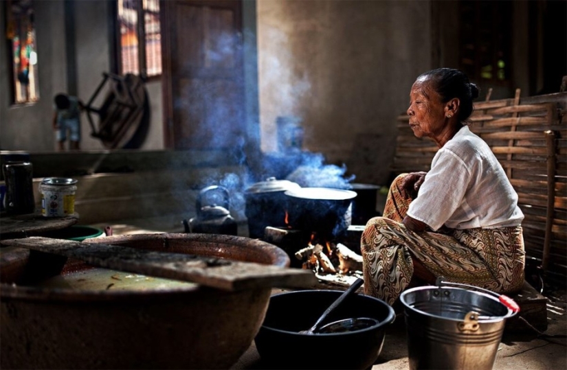 Expressive and colorful portraits from different parts of the world Expressive and colorful portraits from different parts of the world