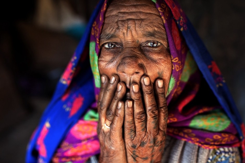 Expressive and colorful portraits from different parts of the world Expressive and colorful portraits from different parts of the world